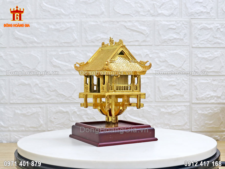 Mô hình chùa một cột bằng đồng dát vàng 24K là món quà tặng được nhiều người yêu thích